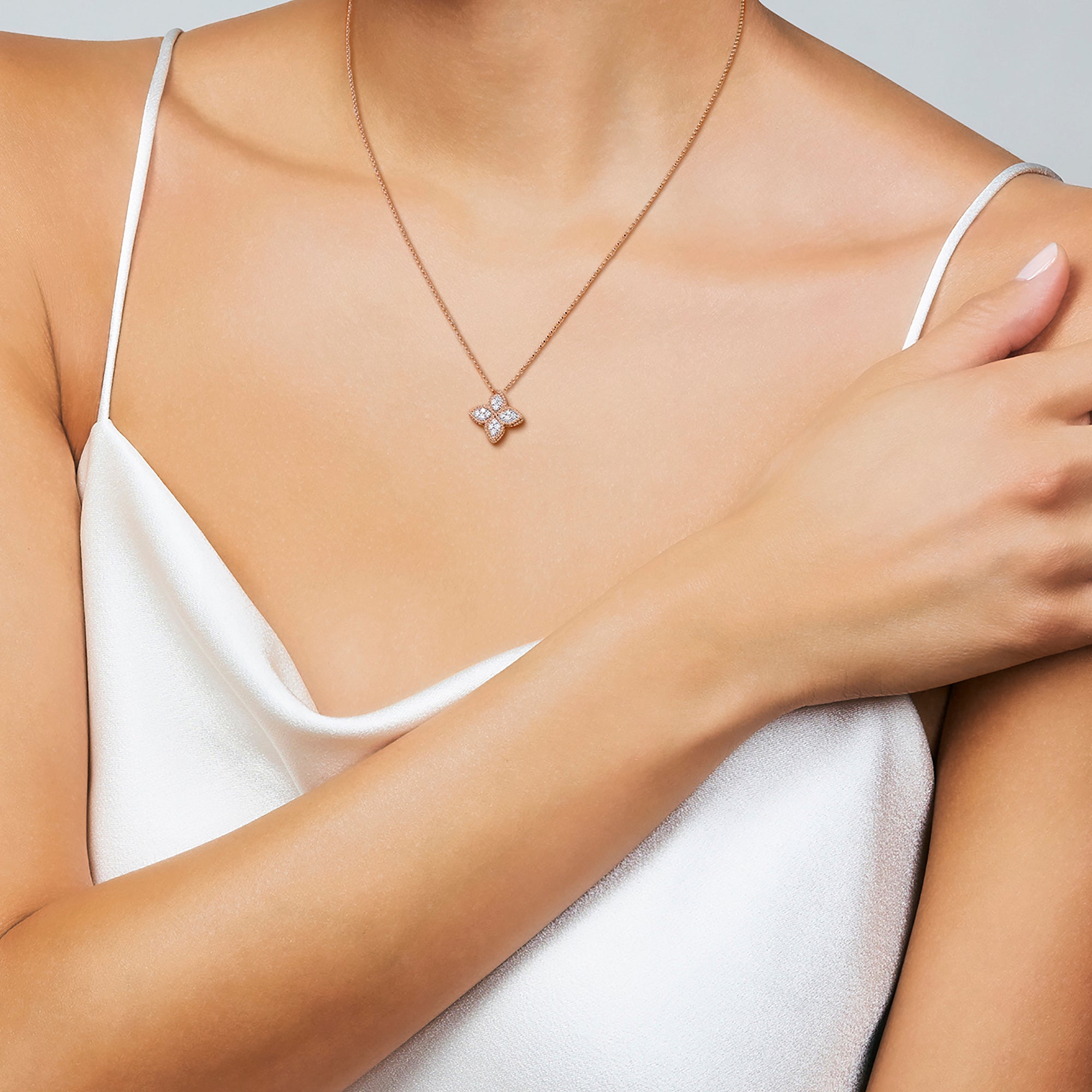 ☆Copping Zone☆ Flower Necklace Roberto Coin Diamond Flower Necklace - 001-165-13000454
